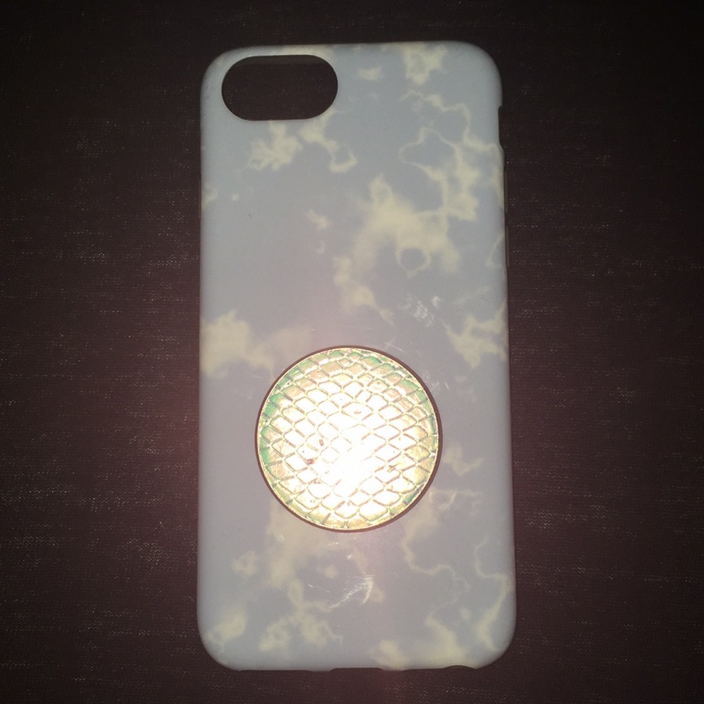 iPhone 8 case(with pop socket)